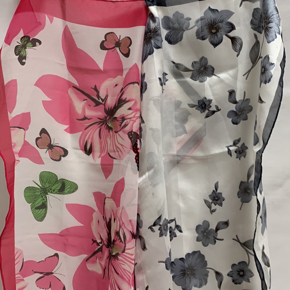 2 vintage square head scarves